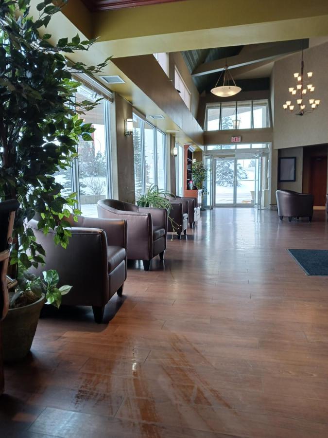 Lakeview Inns & Suites - Hinton Buitenkant foto