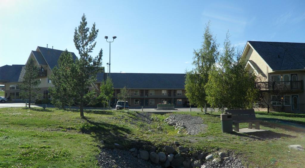 Lakeview Inns & Suites - Hinton Buitenkant foto